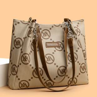 �Ứ���������ذ���Ů�¿�r�д�W���������֋���μ���