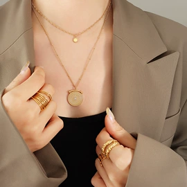 项链;耳环;手链