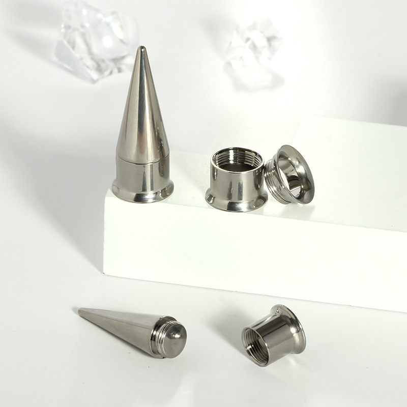 Pointed titanium steel lip stud product view