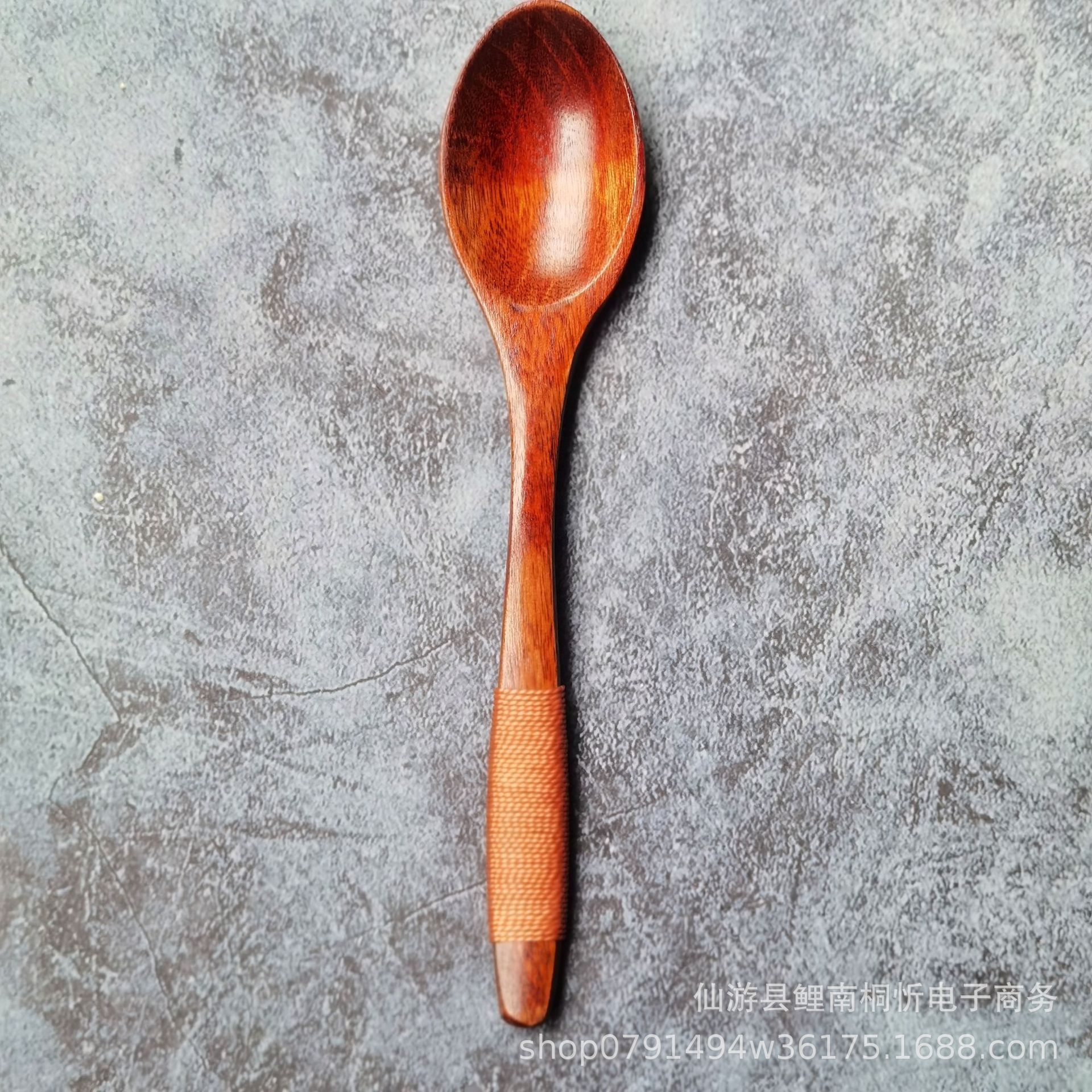 피비 웨이브 핸들 스푼 카키 스레드