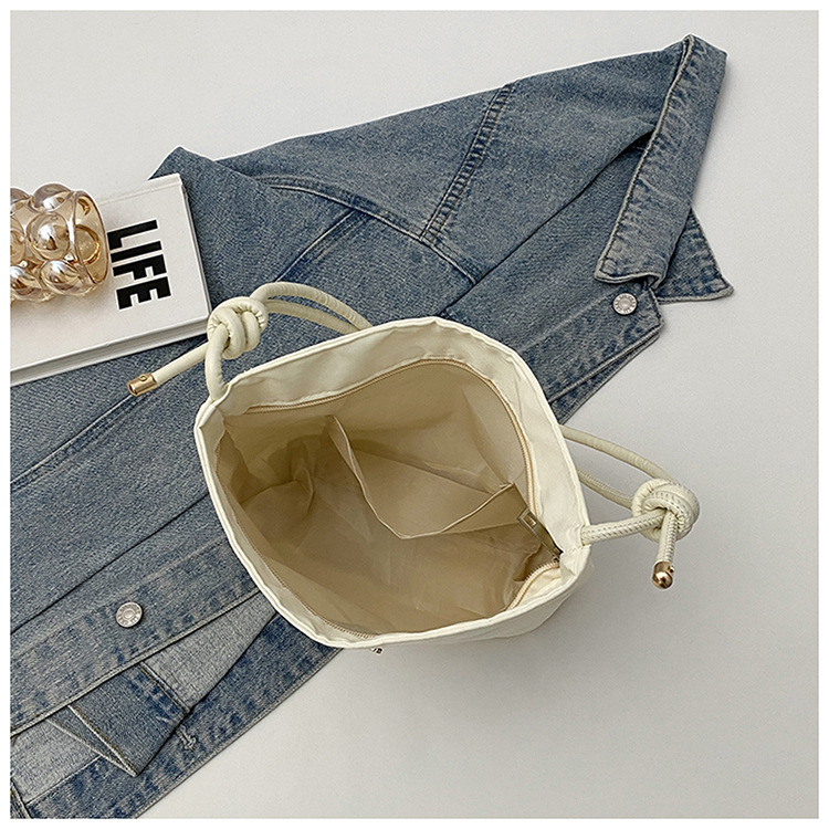 2025 New Korean-style fashionable and niche single-shoulder bag, hand-held trendy and casual bucket bag, women's commuting crossbody bag for work undefined