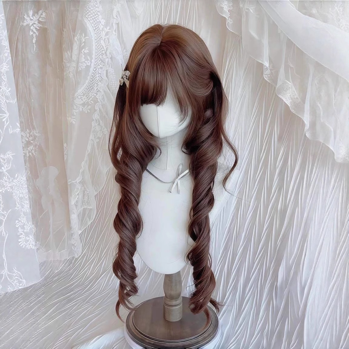 Koni Vintage japansk Lolita Manet Krølleprinsesseparykk med kort smell og ansiktsramme JK Full Head-kostyme med bjørn Nana