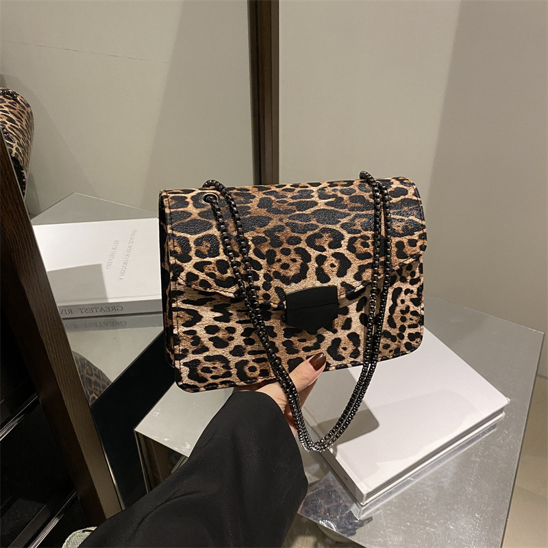 2024 nuevo diseño de nicho de cadena popular de este año, bolso de hombro pequeño, bolso de leopardo de alta calidad de gran capacidad