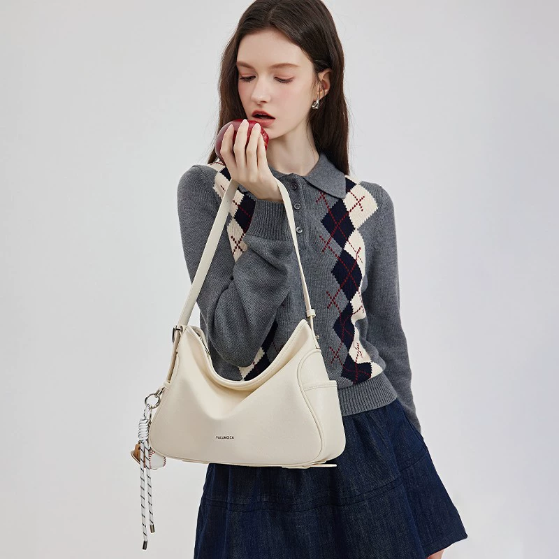CAHSYH&LDNK Capacious Leather One-Shoulder Bag — 26x10x21 cm, 0.5 kg, White/Black/Fuchsia/Brown