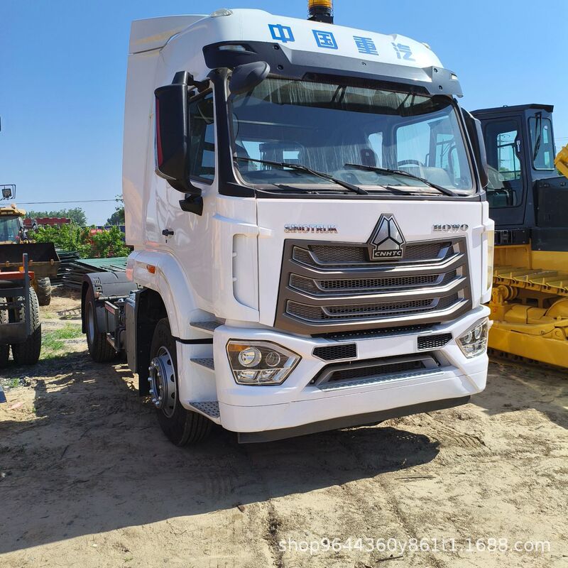 Selling Inventory of Sinotruk Howo 6.8m Refrigerated Trucks, High-Roof Refrigerated Trucks, 255-Horsepower Cold Chain Logistics Transport Vehicles