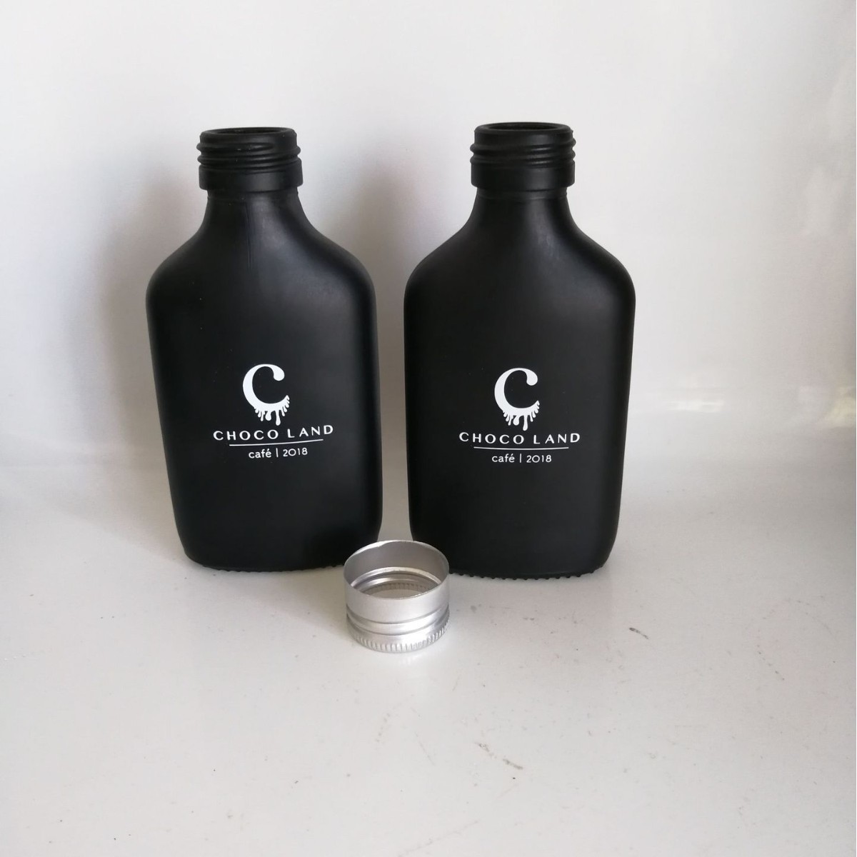 特制黑色小酒瓶100毫升     喷涂黑色小酒瓶100毫升    配套瓶盖