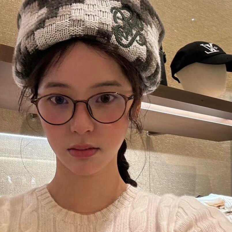 Ouyang Nana's same brown glasses with a height of 49, small frame glasses for women, can be equipped with prescription glasses for myopia