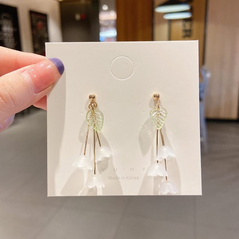 Luz de lujo de alto nivel nicho de diseño femenino sensación de aretes de bordilla temperamento perla asimetría joyería perla al por mayor