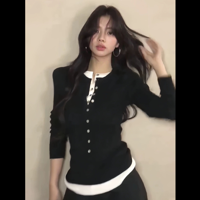秋冬の女性用フェイクツーピースボトリングシャツ、スリムフィットトップ、デザイン長袖Tシャツ、ネットセレブのインナーファッション|undefined