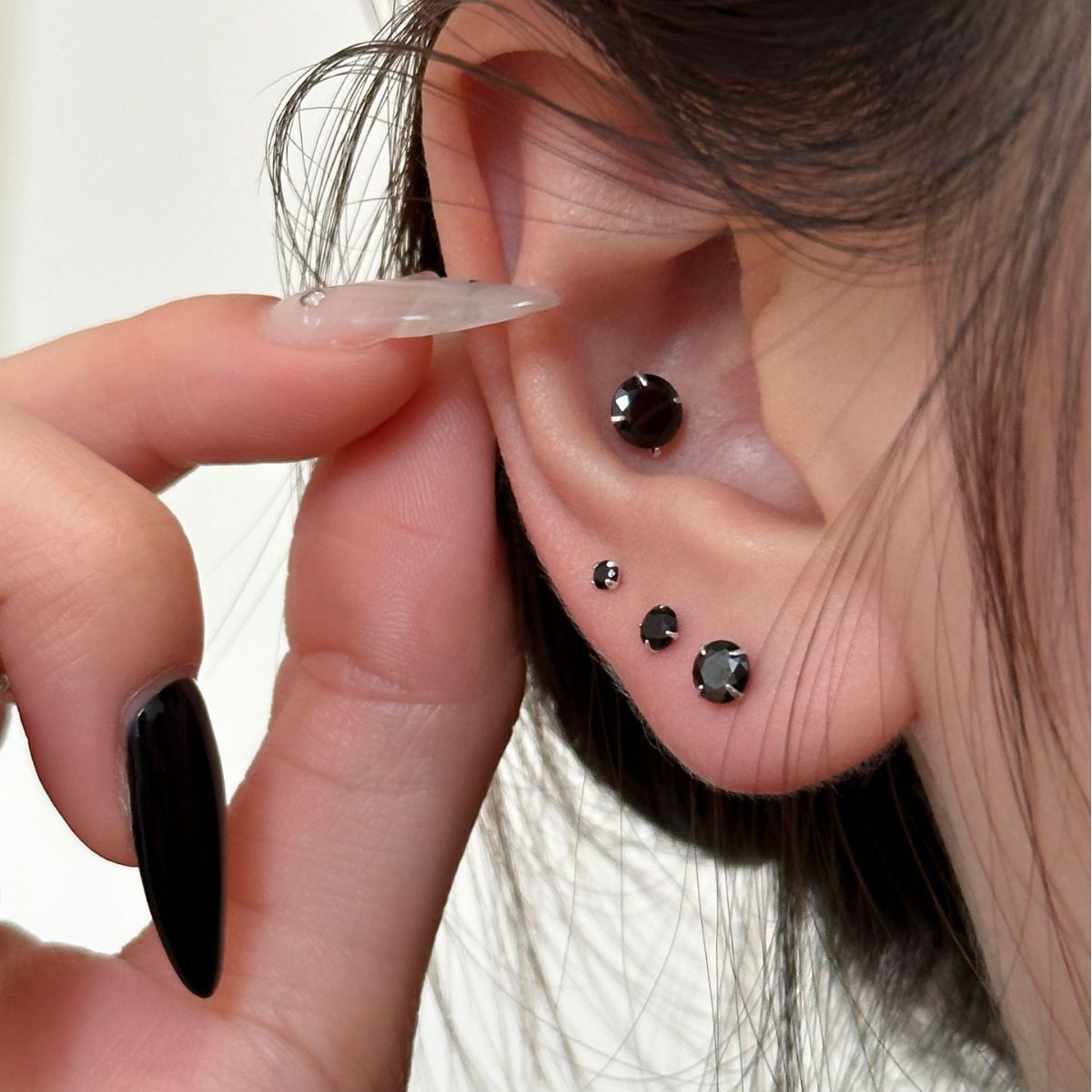 999足銀黑鋯石耳釘女韓版簡約迷你耳棒小眾設計高級感耳骨釘男新