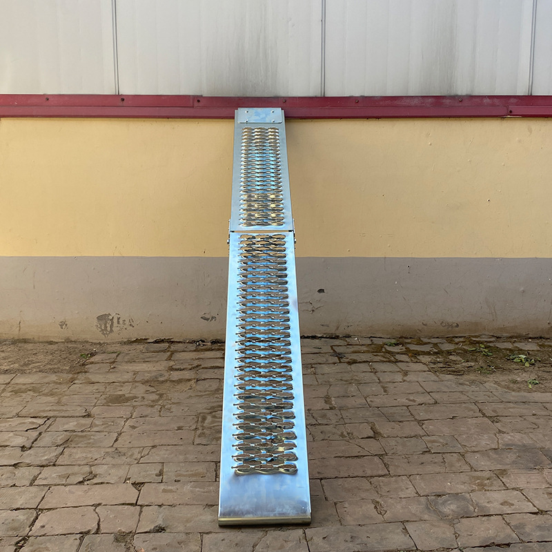 Actividad de nuevo producto Transporte de motocicletas Carga y descarga Marco de remolque Trapón de paso Trompa de carga Rampa alargada Rampa plegable