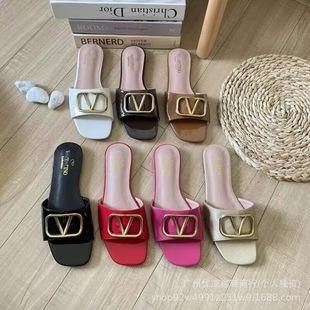 ���Q�r��V��ЬŮ�����ɫ�ļ����e�⴩һ����Ůʽ��Ь���l