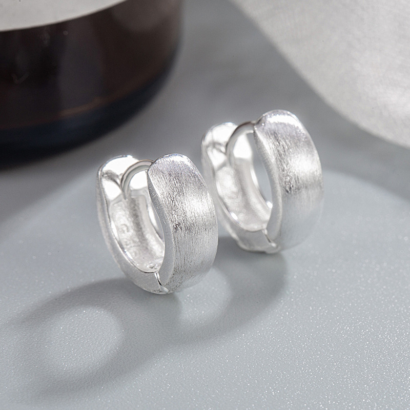 Brushed Frosted Earrings for Women with Pierced Ears for Sleeping Without Removing Niche Design Cool Style Earrings 2024 New Hot Style