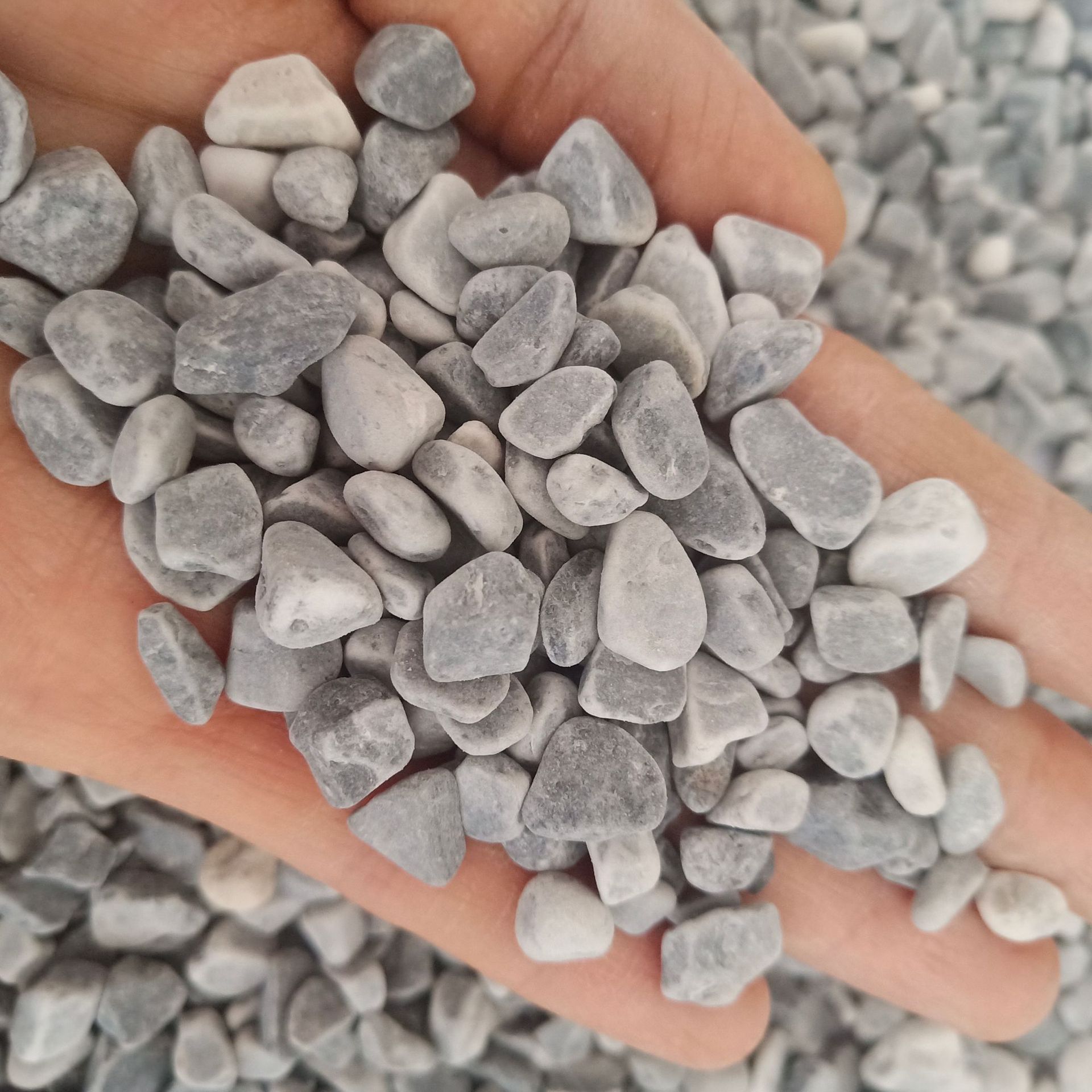 Закругленный светло-серый 4-6мм.