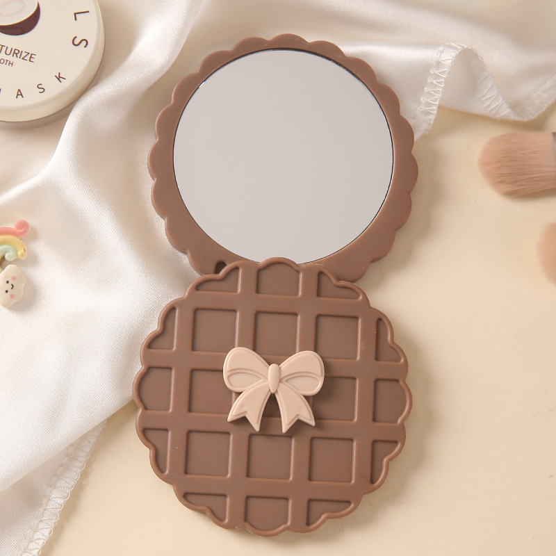 Galletas de doble cara espejo pequeño espejo de maquillaje plegable mujer portátil bolsillo de maquillaje mini espejo de mano de plástico redondo