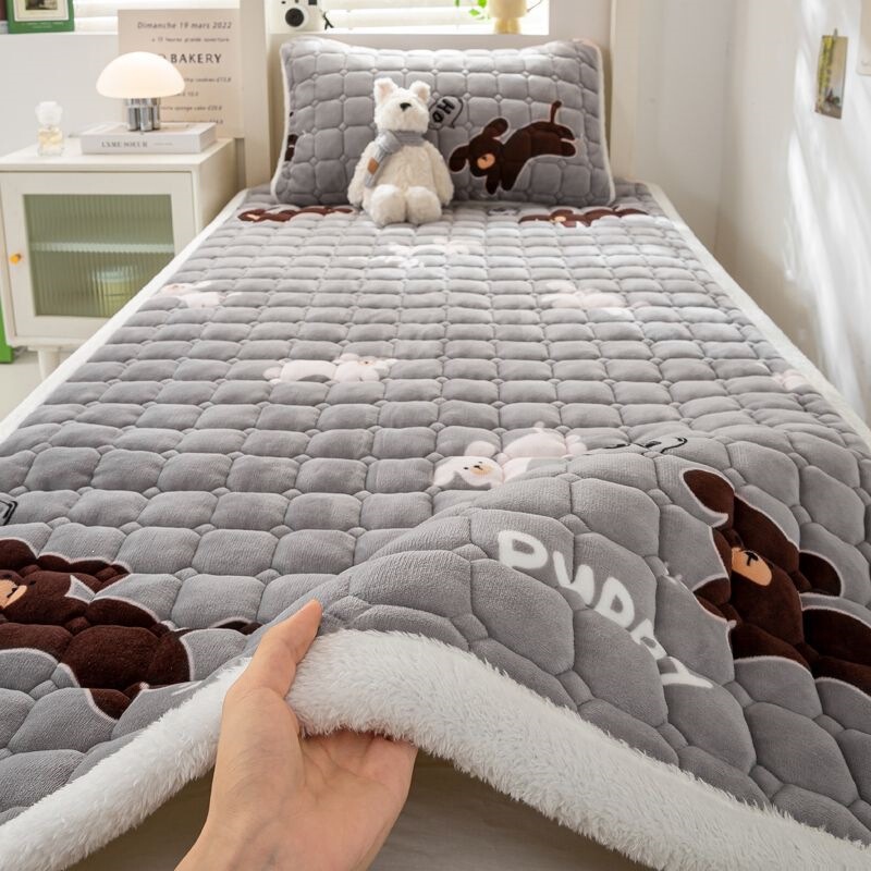 Class a New Winter Milk Velvet Mattress Pad, Winter Coral Velvet Dormitory Warm Thickened Single Bed Mattress Pad Class a New Winter Milk Velvet Mattress Pad, Winter Coral Velvet Dormitory Warm Thickened Single Bed Mattress Pad