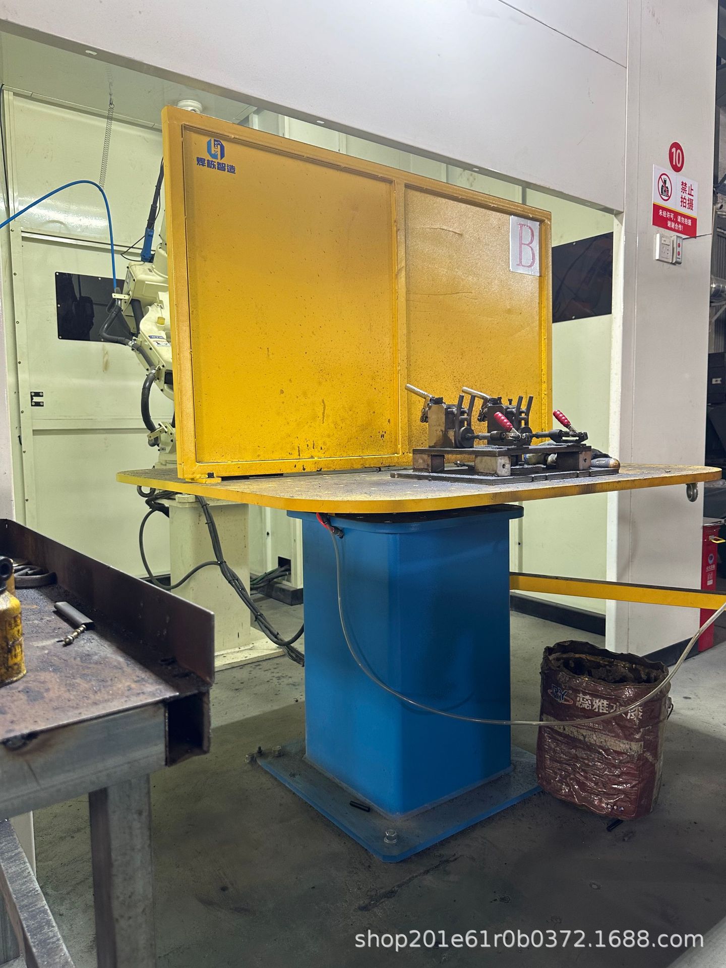 ee30024d4078b9a687a74ee7f0b25d