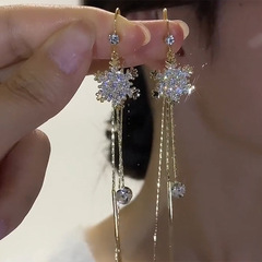 気質の長い水滴の流蘇の耳の線の女性の2025年の新型の潮のイヤリングのシンプルな雪の葉は顔のやせている耳飾りを現します。
