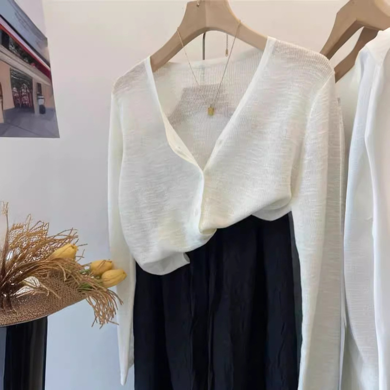 MZOMXL summer cool feeling! Waistside Iron Ring Logo Decoration Sunscreen Ice Silk Cardigan Women's Knitted Air-conditioning Shirt MZOMXL summer cool feeling! Waistside Iron Ring Logo Decoration Sunscreen Ice Silk Cardigan Women's Knitted Air-conditioning Shirt