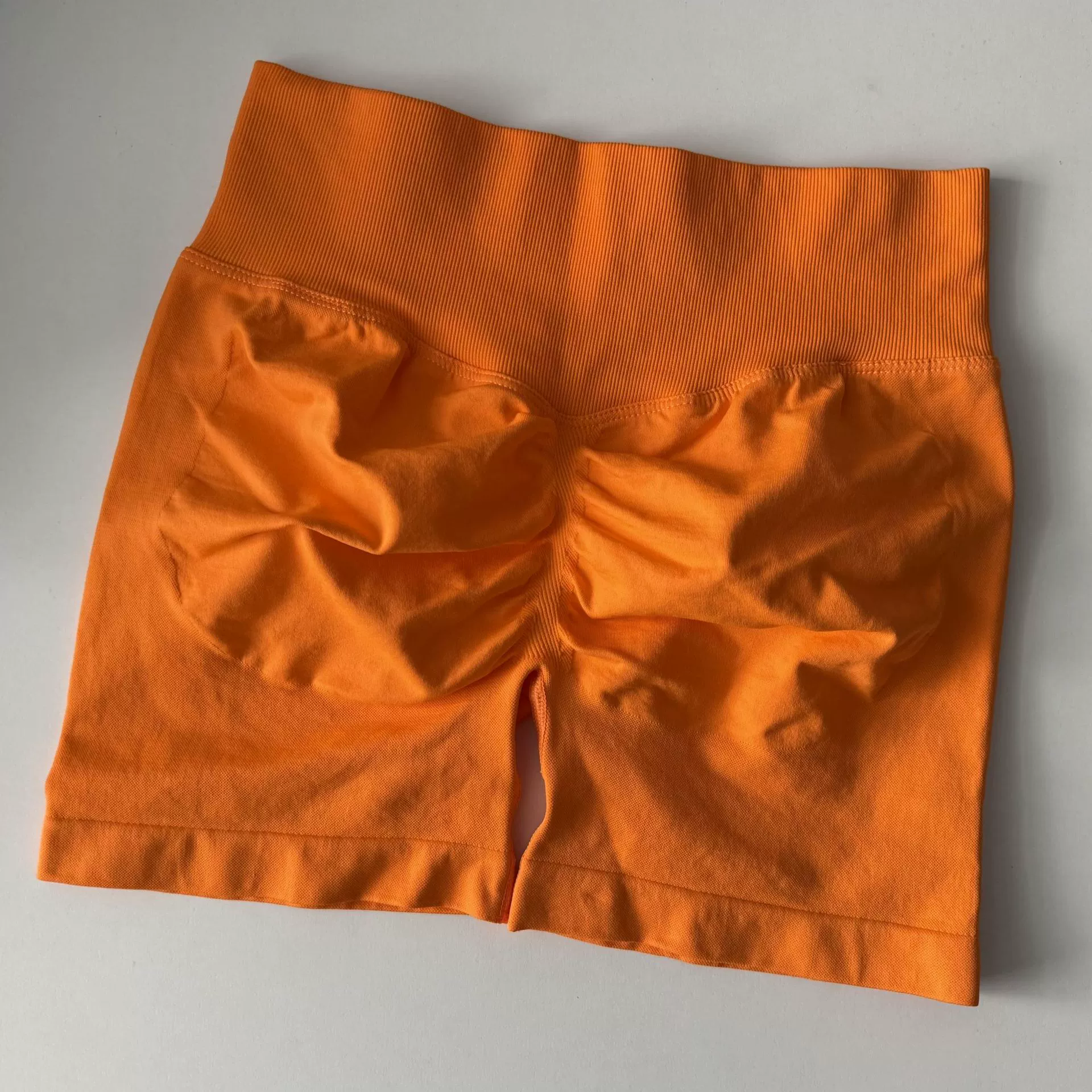 Высокая талия эластичная, дышащая и быстросохнущая бег бесшовные штаны спортивные шорты йога без смущающей линии