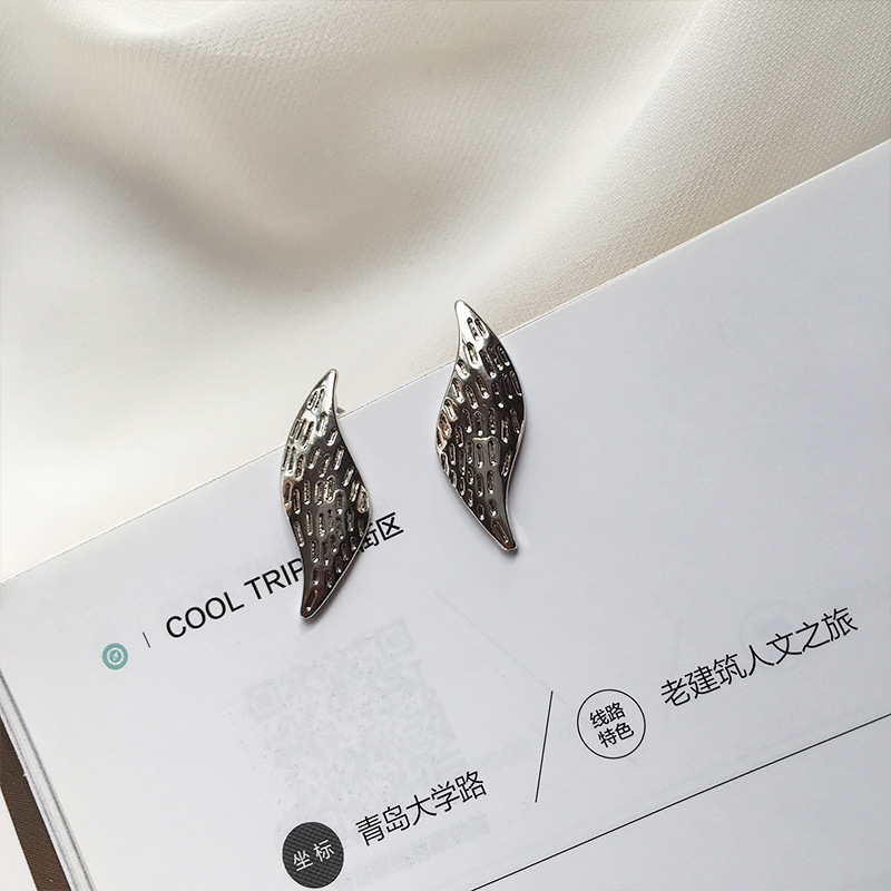 Fashion Alloy Irregular Leaf Earrings display picture 1