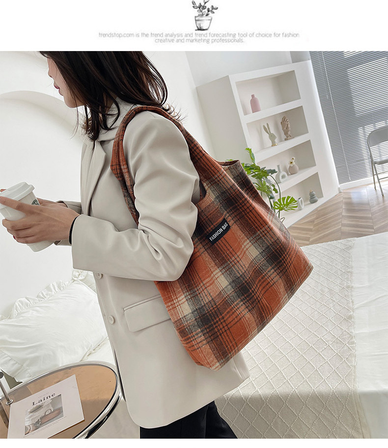 New Korean-style retro versatile and artistic tote bag for women in autumn and winter 2022, thickened woolen checkered pattern, single-shoulder bag undefined
