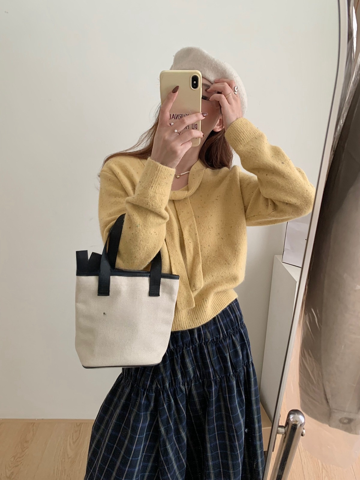 Design Sense Streamer Color Point Soft Waxy Red Sweater Women'S New V-Neck Bottoming Knitted Sweater 17 Undefined