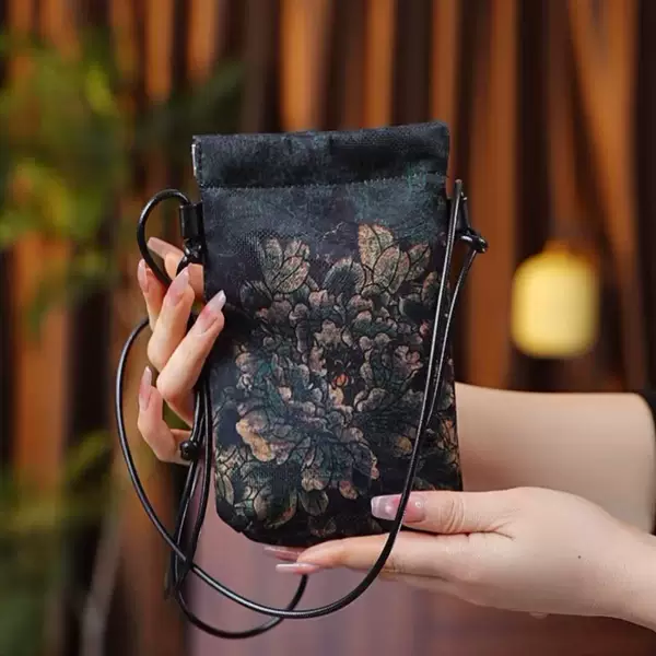 New Women's Bag, Fashionable Mobile Phone Bag, High-End Cross-Body Bag, Retro Bag Storage Bag, Women's Chinese Style Casual Bag Wholesale