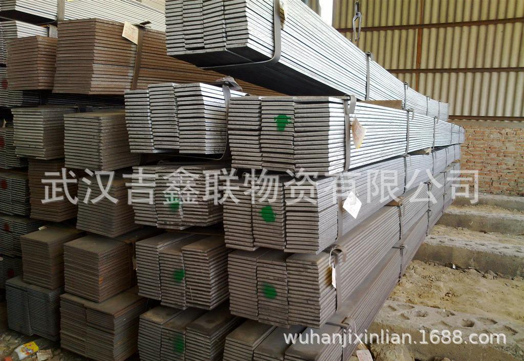 湖北武汉Q235扁钢批发，扁钢批发，规格齐全价格优惠，库存一万吨