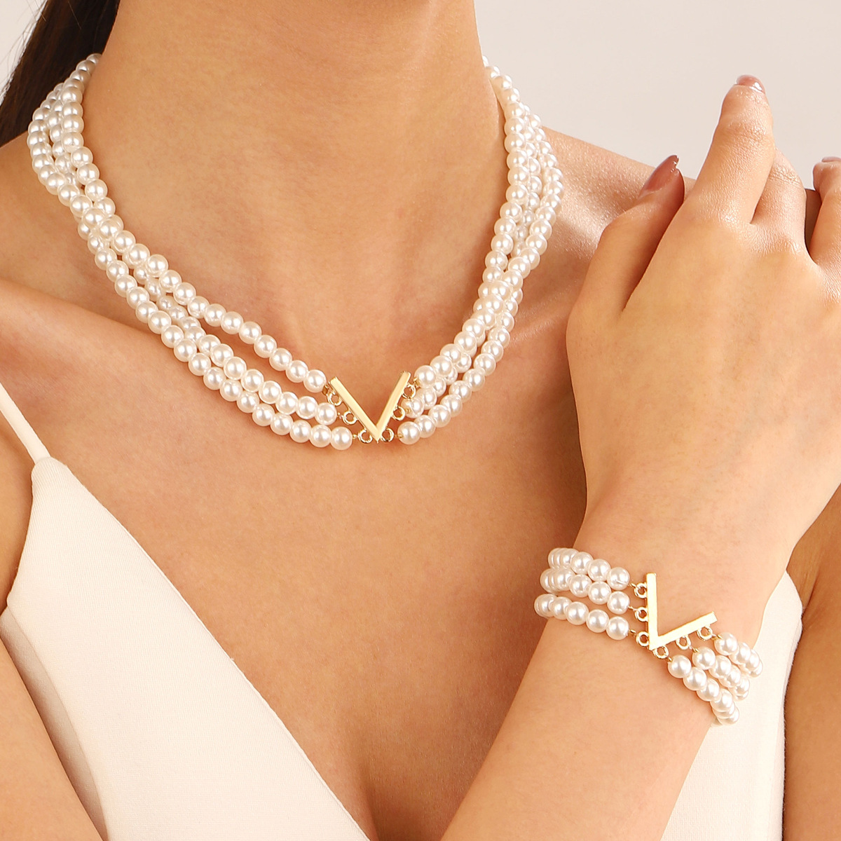 Cadena de clavícula geométrica de perlas multicapa de lujo ligero de nicho europeo y americano estilo palacio francés collar retro temperamento elegante