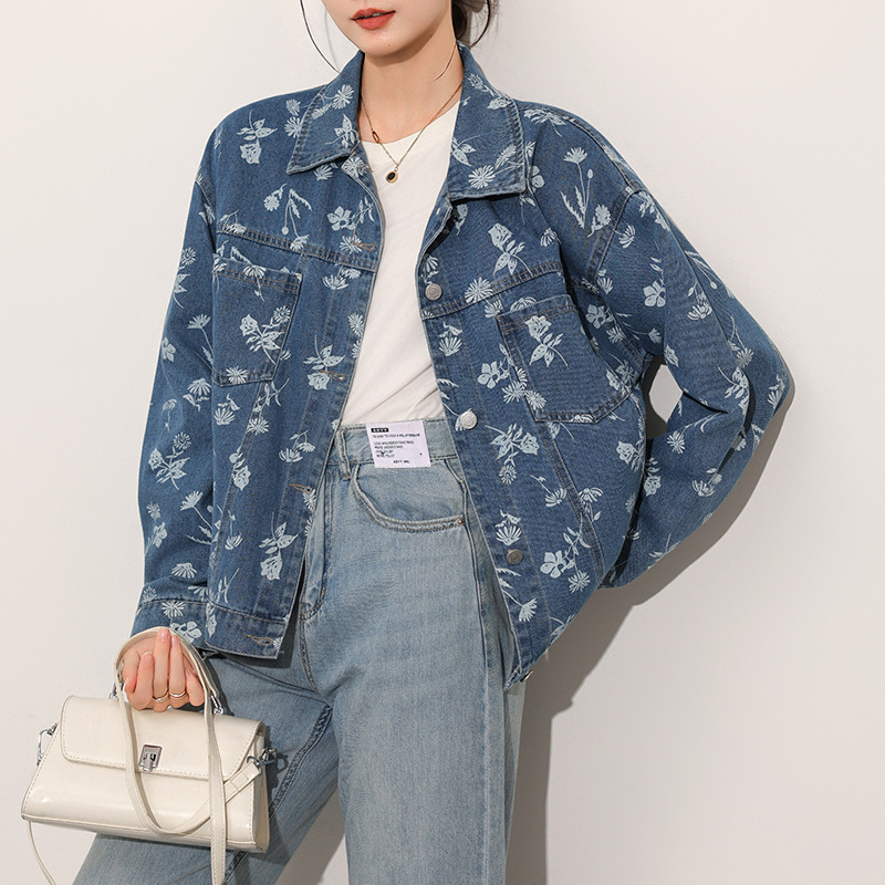 Designed with a Retro Feel, Short Denim Jacket with Lapels for Women, 2026 Spring New Casual Jacket, Loose-Fitting Cardigan Top Designed with a Retro Feel, Short Denim Jacket with Lapels for Women, 2026 Spring New Casual Jacket, Loose-Fitting Cardigan Top