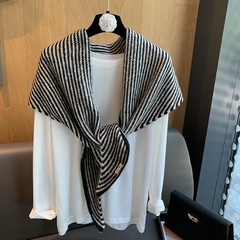 慵懒感！韩国东大门韩系条纹三角巾披肩女秋冬时髦叠穿外搭围巾潮