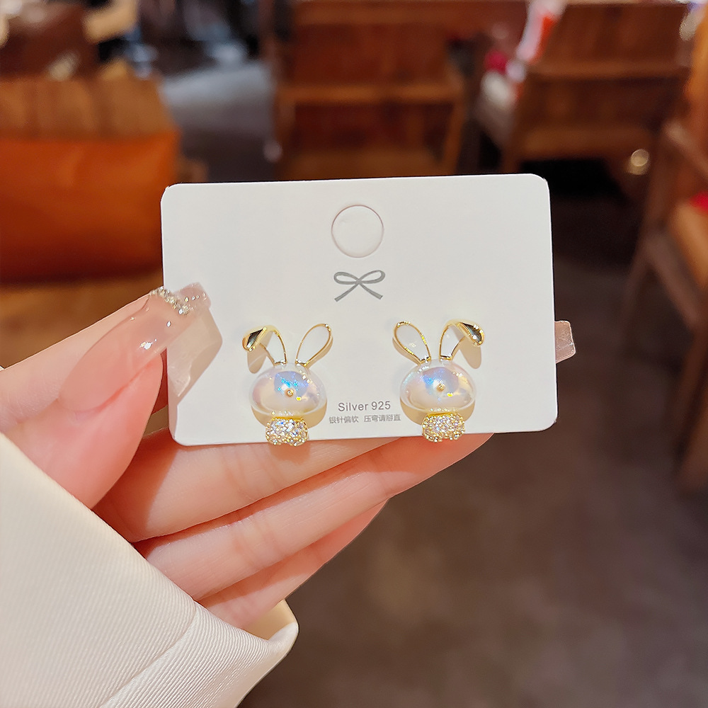 Cute Rabbit Alloy Mixed Materials Inlay Rhinestones Women's Earrings display picture 1