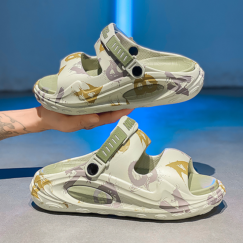 Sandalias de verano nuevo estilo para hombres, deportes, antideslizantes, desodorantes, pisando la mierda, talla grande 46, conduciendo zapatillas explosivas de doble uso para hombres