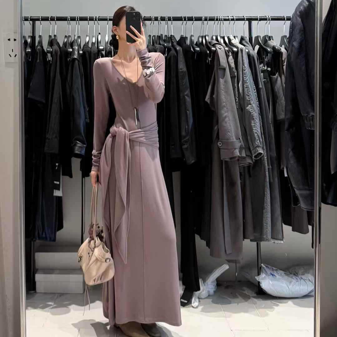 UMAWHITE广州十三行润登25秋冬新款连衣裙女 极简修身V领内搭长裙