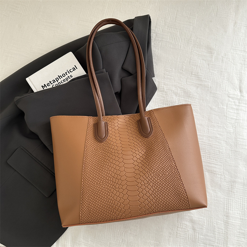 Bolso de viaje de temperamento simple para mujer 2025 Bolso de axilas de un solo hombro de gran capacidad de primavera Bolso de tote con estampado de cocodrilo