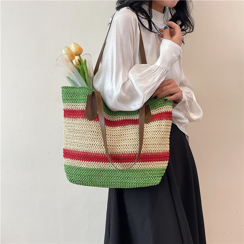 Wholesale of new straw woven bags for Spring 2025, large-capacity cross-border trendy and fashionable tote bags, casual commuting underarm bags undefined
