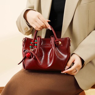 High-End Niche Design Pleated Satchel Bucket Bag for Women 2025 New Fashion Versatile Commuter Shoulder Crossbody Bag