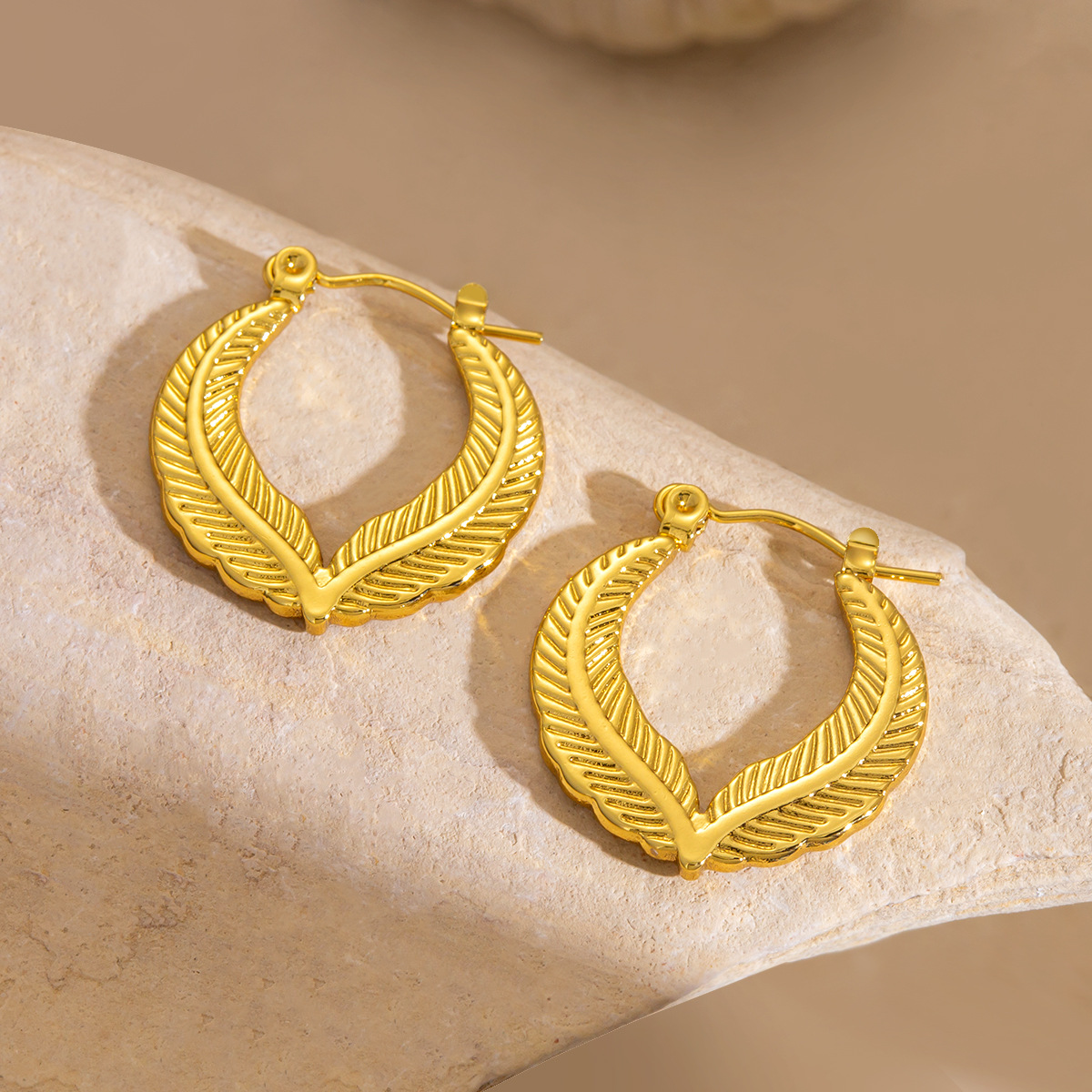 Pendientes de acero inoxidable de estilo INS transfronterizos europeos y americanos, pendientes retorcidas, pendientes de diseño de nicho, pendientes de acero de titanio