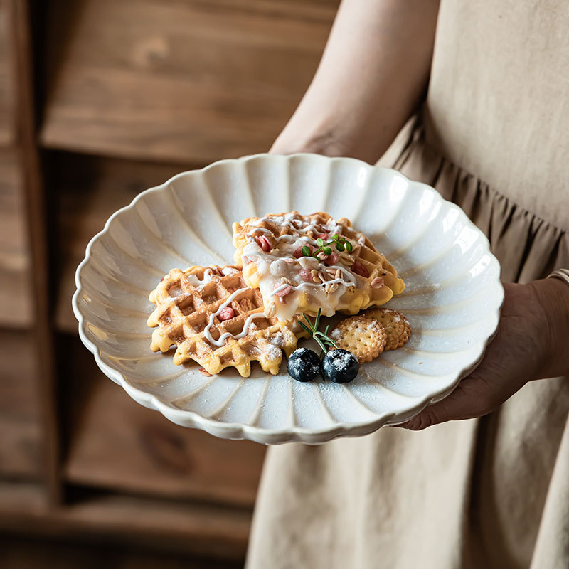 Platos de cerámica en forma de crisantemo exquisitos platos de postres de alta calidad platos domésticos al por mayor platos de mesa franceses platos de platos