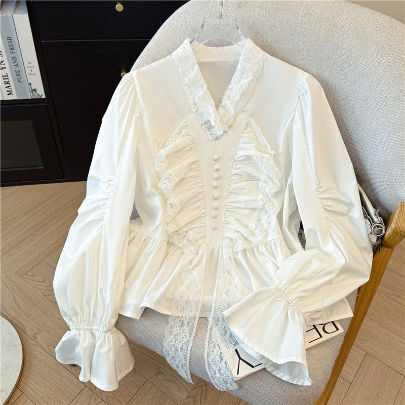 Vêtements pour femmes - Chemisier blanc à manches cloche et col en V à volants - Style romantique français - Haut tendance et jeune_voghion.com