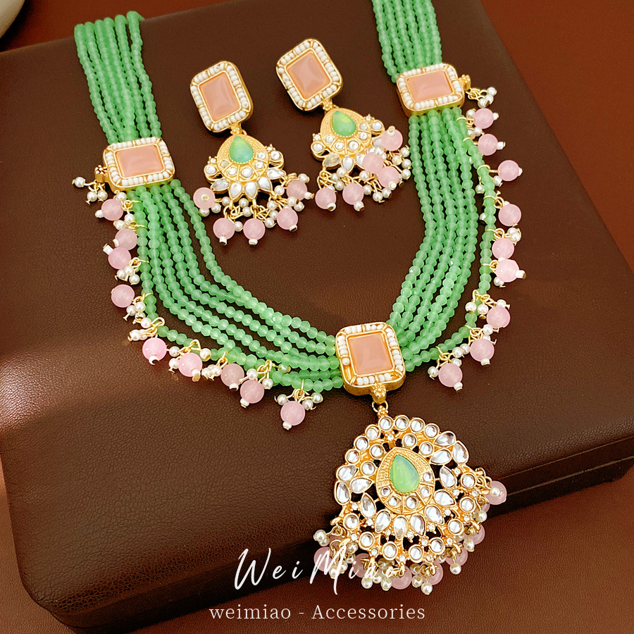 Medieval vintage multicapa de resina con diamantes collar de perlas ligero lujo nicho cadena clavícula de alta calidad conjunto de joyas