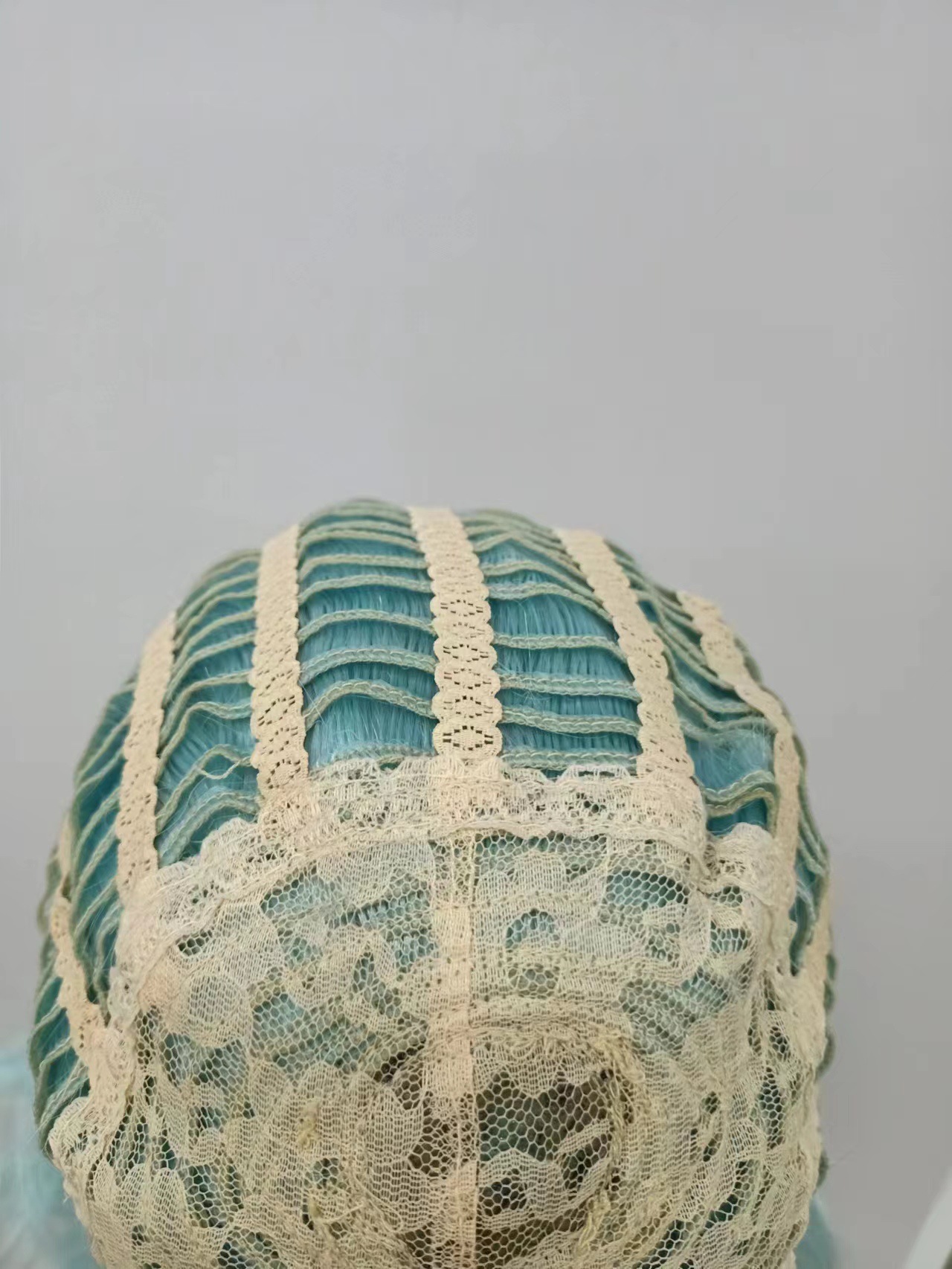 Peruca de fibra química al por mayor de alta temperatura seda corta pelucas gris mecanismo completo