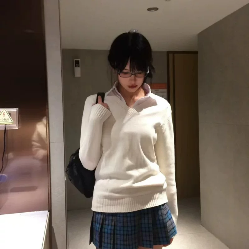Демисезонный вязаный теплый свитер