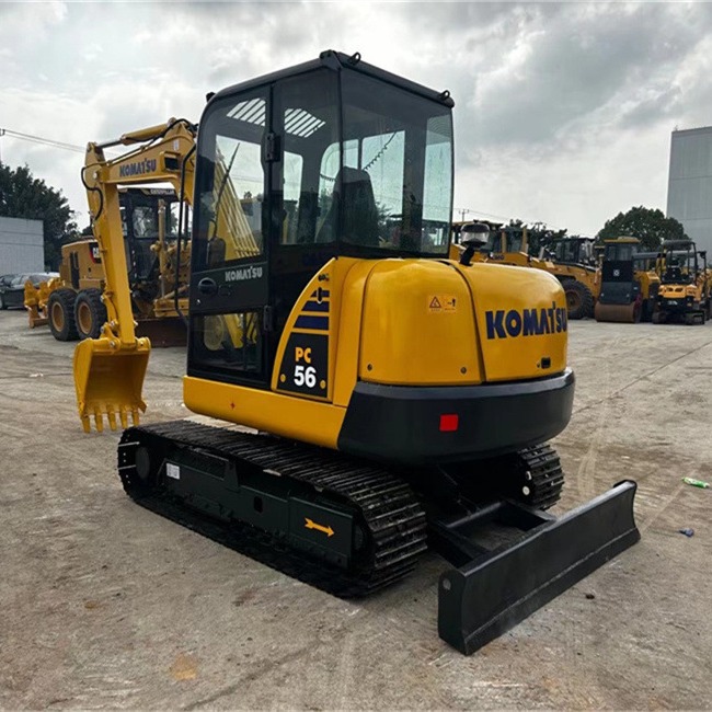 Ventas directas en el extranjero de segunda mano Komatsu PC56 - 7 PC200 - 8 PC220 - 8 excavadora 90% nueva garantía de calidad image 3