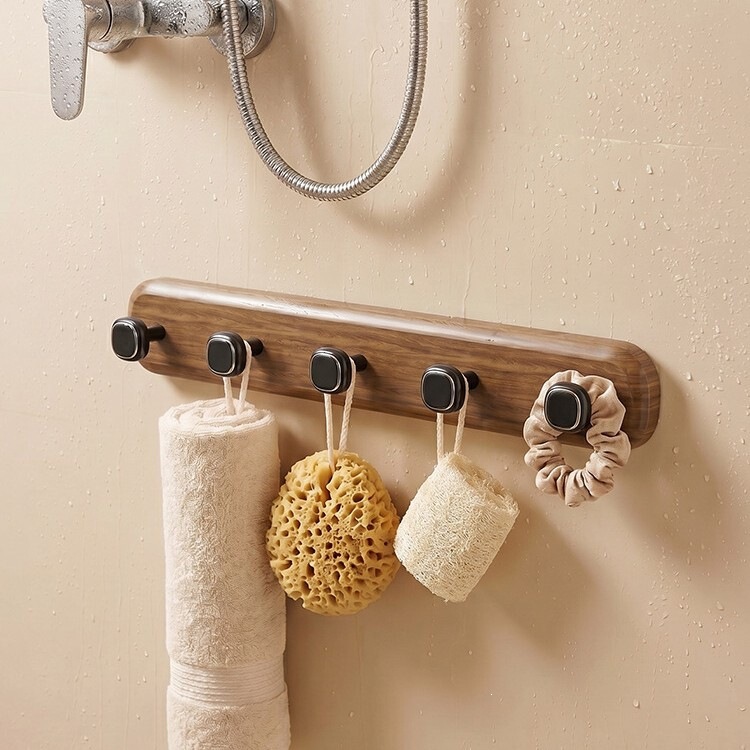 Vacuum suction cup with square walnut wood grain design (with a latch), featuring a row of hooks, capable of supporting 5-10KG, and suitable for various applications Vacuum suction cup with square walnut wood grain design (with a latch), featuring a row of hooks, capable of supporting 5-10KG, and suitable for various applications