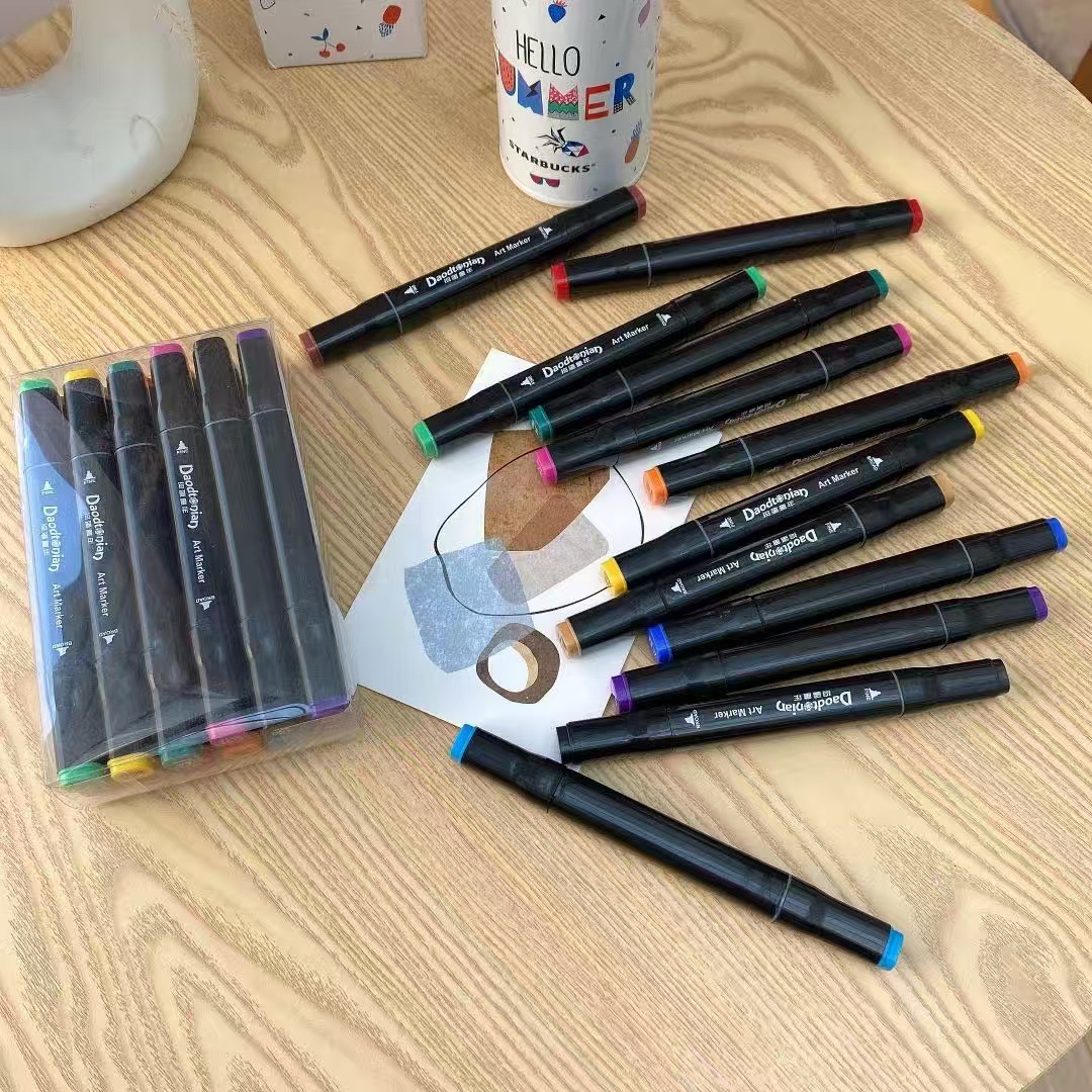 Directo de fábrica de doble cabeza marcador Portátil Bolsa aceitosa acuarela pluma pintura diseño 24 colores 48 colores 80 colores en stock