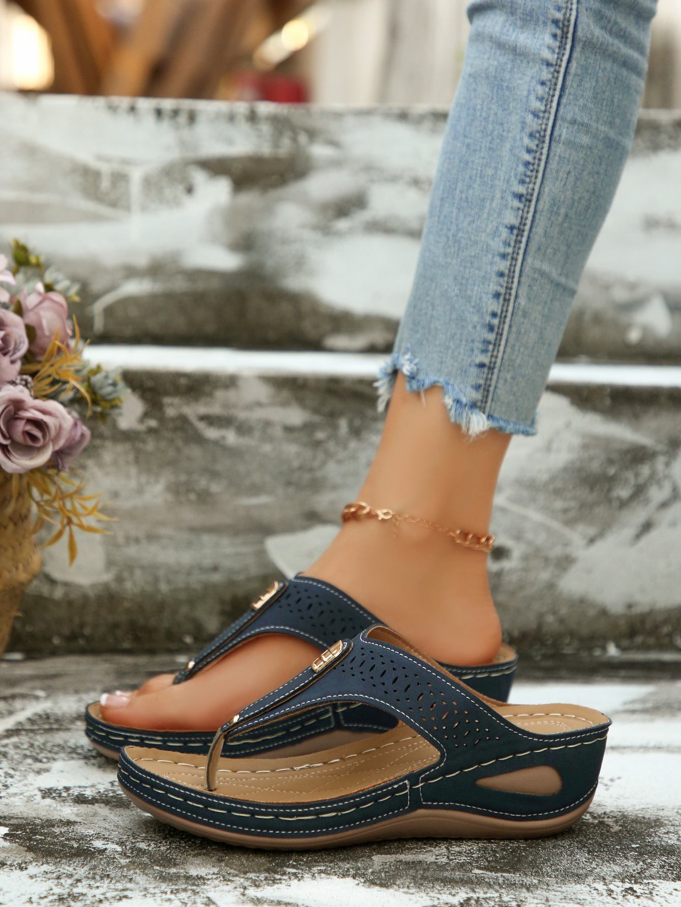 Women's Plus Size Platform Flip Flops Hollowed Out Wedge Heel Sandals Summer New Style Beach Sandals Wholesale Size 43_vogvips.com