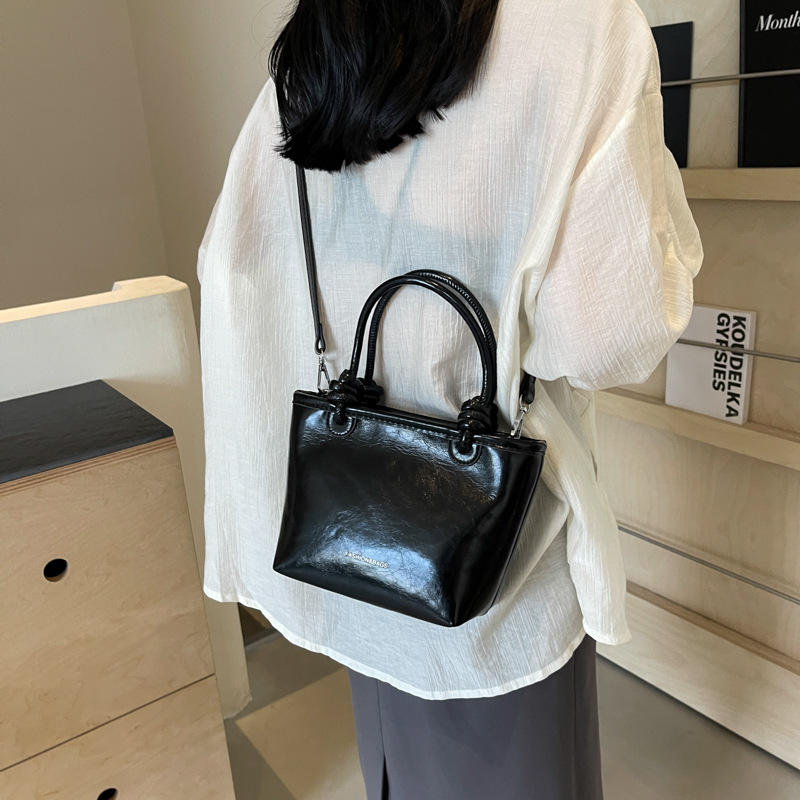 Moda nicho bolso de cubo de mano para mujeres 2024 nuevo estilo coreano simple bolso de hombro de diseño de alto nivel bolso de mochila