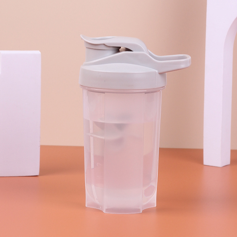 Suministro directo de fábrica 500ml taza de batido de plástico taza de batido de proteína en polvo taza de mezcla fitness portátil taza de batido